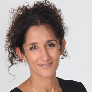 <i class="fas fa-star"></i><i class="fas fa-star"></i><i class="fas fa-star"></i><i class="fas fa-star"></i><i class="fas fa-star"></i><br>Dr Rana Alfalaki